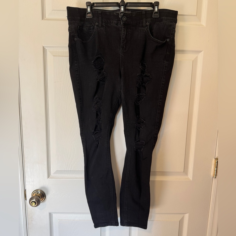 torrid Black Skinny Jeans with Distressed Knees Size 14